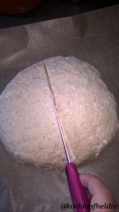 irisches Brot einschneiden
